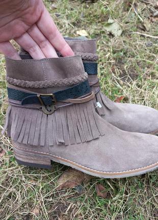 Распродажа демисезонные натуральные кожаные ботинки с бахромой