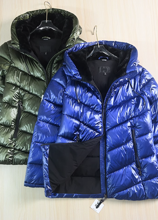 Куртка dkny 280 долларів в магазині