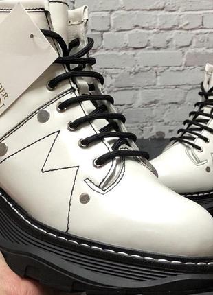 Зимние женские ботинки alexander mcqueen tread slick boots white black (мех) 36-37-38-395 фото