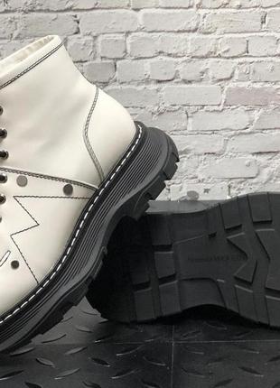 Зимние женские ботинки alexander mcqueen tread slick boots white black (мех) 36-37-38-398 фото