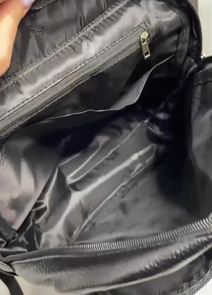 Чорний рюкзак, дуже зручний.6 фото