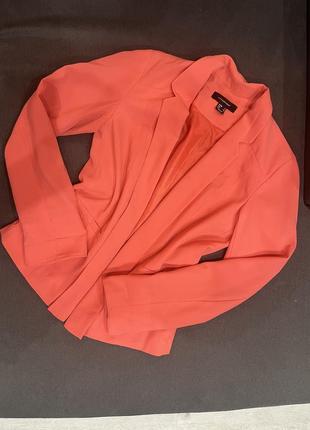 Пиджак женский кораллового цвета