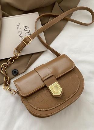 Жіноча сумка кросс-боді півколо 13.5х17.5х6.5 см коричнева
