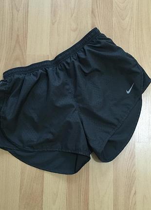 Жіночі шорти nike