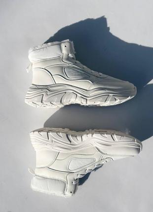 Sneakers triangle 3