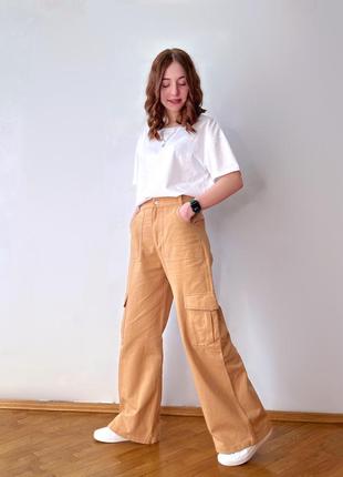 Трендовые джинсы карго