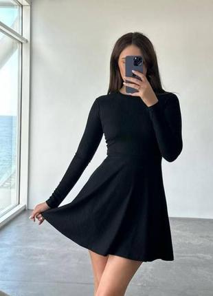 Платье короткое однонтонное на длинный рукав качественная стильная трендовая черная малиновая