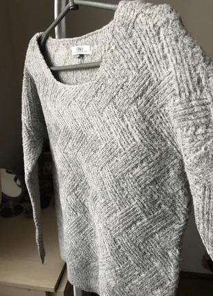 Теплый свитер с опущенным плечевым швом5 фото