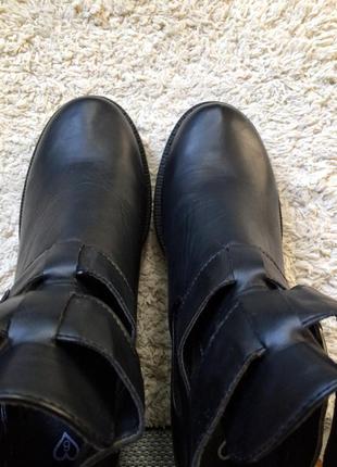 Демисезонные черные ботинки на массивной подошве lily doll3 фото