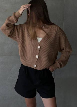 Кардиган женский короткий свитер на пуговицах мягко коричневый бежевый оверсайз3 фото