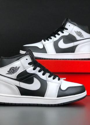 Женские кроссовки зимние мех высокие nike air jordan 1 retro black white жорданы высокие меха6 фото