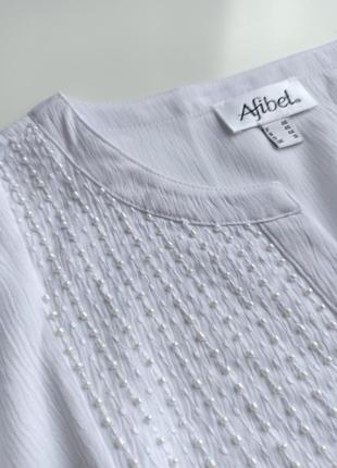 Красивая белая удлиненная блуза декорированная бисером7 фото