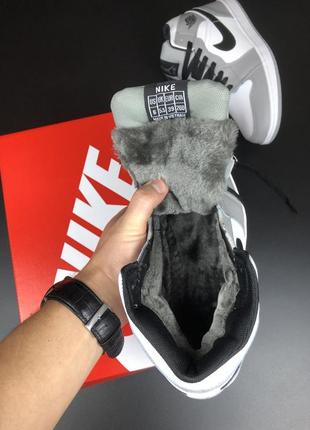 Женские кроссовки зимние мех высокие nike air jordan 1 retro grey white жорданы высокие мех4 фото