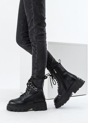 Ботинки черные кожаные зимние на шнурках на тракторной подошве и устойчивом каблуке и меху 1557ц8 фото