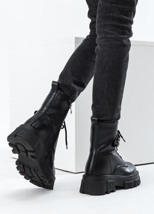 Ботинки черные кожаные зимние на шнурках на тракторной подошве и устойчивом каблуке и меху 1557ц9 фото