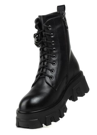 Ботинки черные кожаные зимние на шнурках на тракторной подошве и устойчивом каблуке и меху 1557ц5 фото