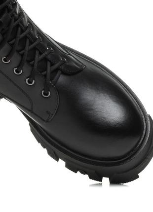 Ботинки черные кожаные зимние на шнурках на тракторной подошве и устойчивом каблуке и меху 1557ц7 фото