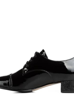 Туфлі жіночі шкіряні лакові на низькому каблуку 1555т3 фото