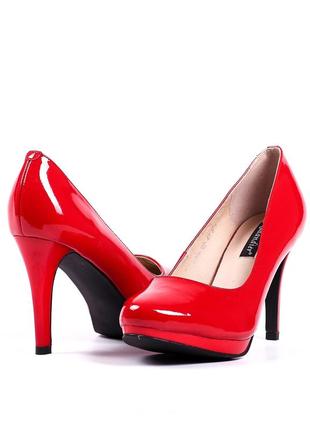 Туфлі жіночі лакові шкіряні червоні на шпильці 767т