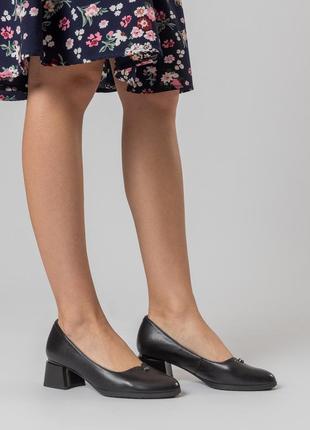 Туфли женские черные классические кожаные на толстом каблуке 2258т8 фото