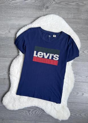 Levi’s женская фирменная футболка р. s Льбайс8 фото