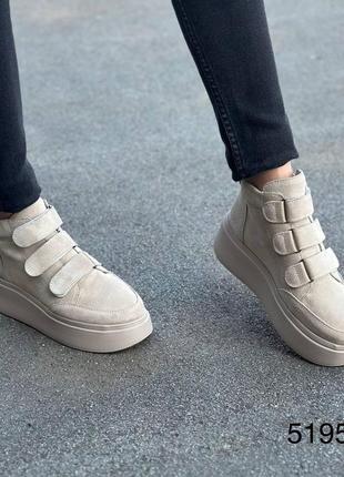 Демісезонні жіночі замшеві ботинки бежевого кольору, трендові жіночі ботинки на липучках6 фото