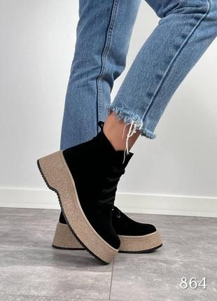 Демісезонні жіночі замшеві ботинки чорного кольору, трендові жіночі черевики на шнурівці7 фото