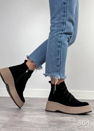 Демісезонні жіночі замшеві ботинки чорного кольору, трендові жіночі черевики на шнурівці3 фото
