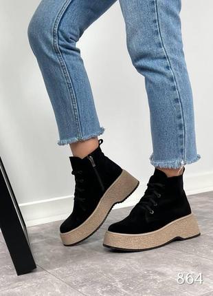 Демісезонні жіночі замшеві ботинки чорного кольору, трендові жіночі черевики на шнурівці2 фото