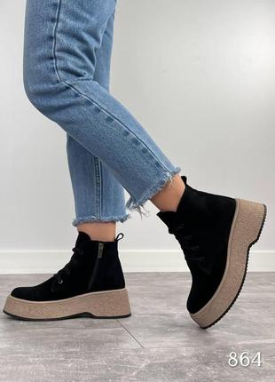 Демісезонні жіночі замшеві ботинки чорного кольору, трендові жіночі черевики на шнурівці9 фото