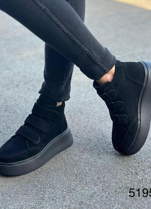 Демісезонні жіночі замшеві ботинки чорного кольору, трендові жіночі ботинки на липучках