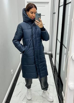 Стильна жіноча подовжена куртка темно-синього кольору з кишенями та капюшоном