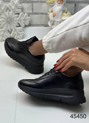 Стильні зимові шкіряні жіночі кросівки чорного кольору, утеплені кросівки на шнурівці6 фото