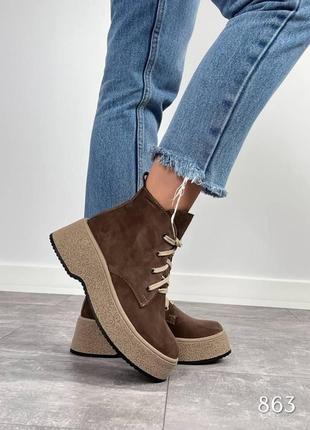 Демісезонні жіночі замшеві ботинки коричневого кольору, трендові жіночі черевики на шнурівці8 фото