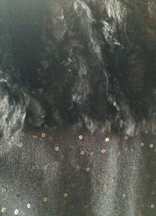 Маленькое нарядное черное платье с мерцающим эффектом и мехом кролика. состояние нового!3 фото