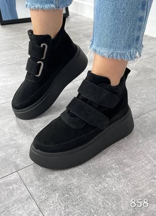 Демісезонні жіночі замшеві ботинки чорного кольору, трендові жіночі черевики на липучках1 фото