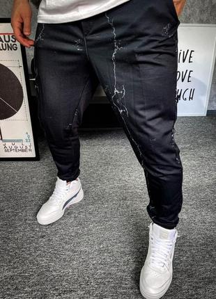 Черные мужские спортивные штаны с принтами2 фото
