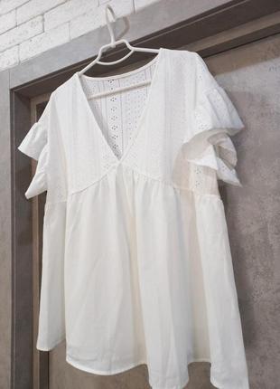 Очень красивая, нежная,фирменная футболка,блузка