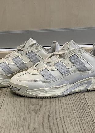 Женские кроссовки adidas niteball