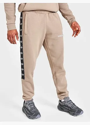 Штани adidas originals tape fleece jogger hz98132 фото