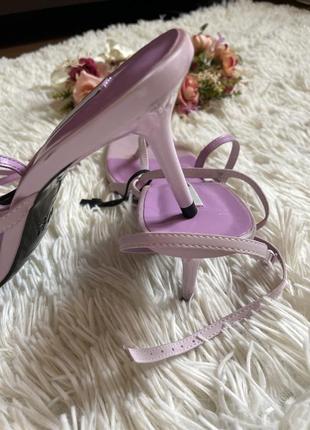 Розовые босоножки на небольших каблуках zara6 фото