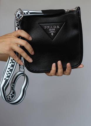 Черная женская сумка люкс качества на плече широкий ремешок.   prada2 фото