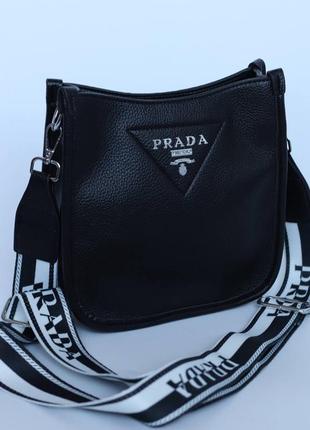 Черная женская сумка люкс качества на плече широкий ремешок.   prada8 фото