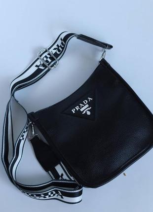Черная женская сумка люкс качества на плече широкий ремешок.   prada6 фото