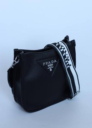 Черная женская сумка люкс качества на плече широкий ремешок.   prada9 фото