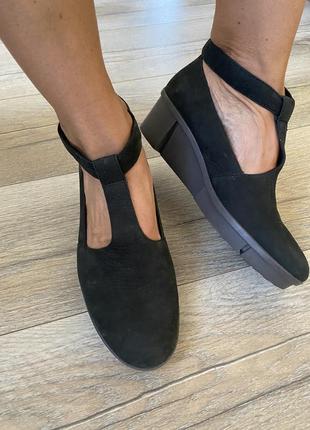 Суперовые осенние туфли clarks 38/24.5🖤