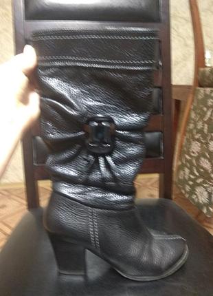 Сапожки осенне-весенние из натуральной кожи.