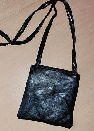 Кожаная маленькая сумочка кросс боди.