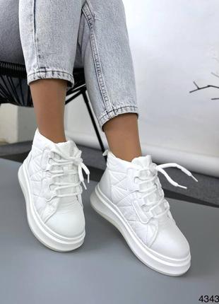 Білі зимові дутики