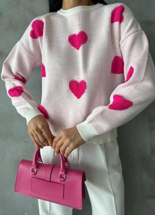 Женский свитер с сердечками1 фото